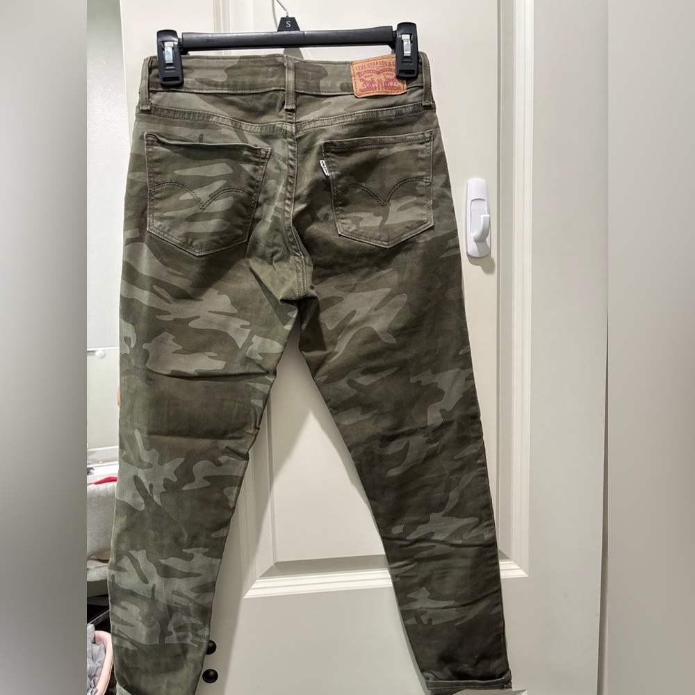 Woman’s Camouflage Levi’s Jeans